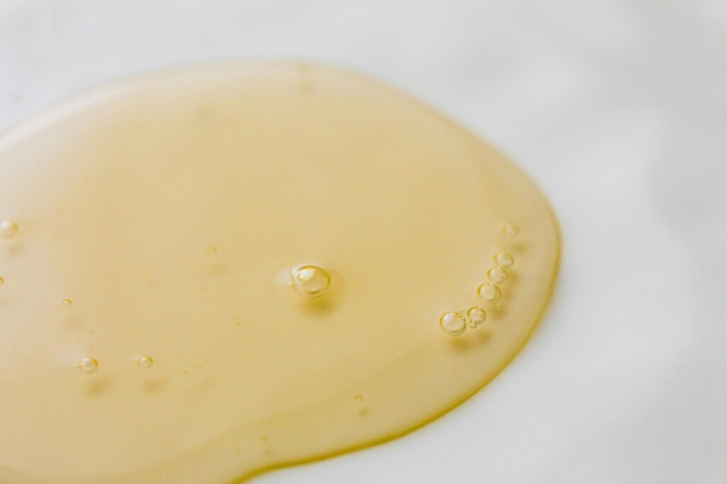 Có nên dùng gel bôi trơn? Cách dùng chuẩn và những lưu ý nhất định bạn phải biết 1 pexels karolina grabowska 4465831 scaled