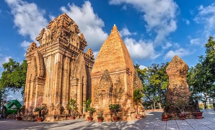 Địa điểm du lịch Nha Trang 2024 16 thap ba ponagar nha trang 2
